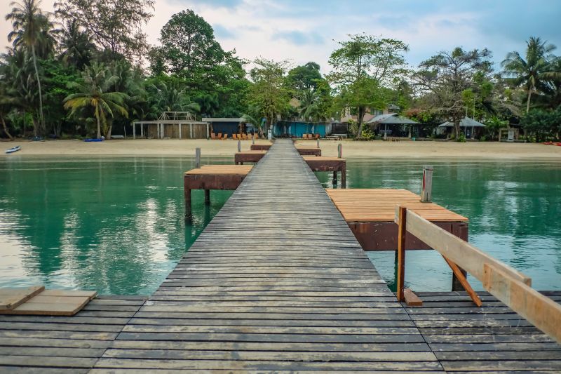 Local Boat Dock Installation pros at work